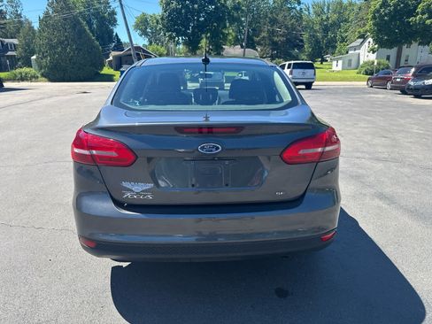 Used 2017 Ford Focus SE FWD image 4