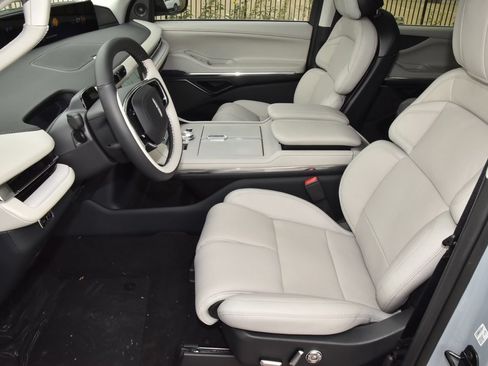 New 2026 Lincoln Navigator Reserve AWD/4WD image 13