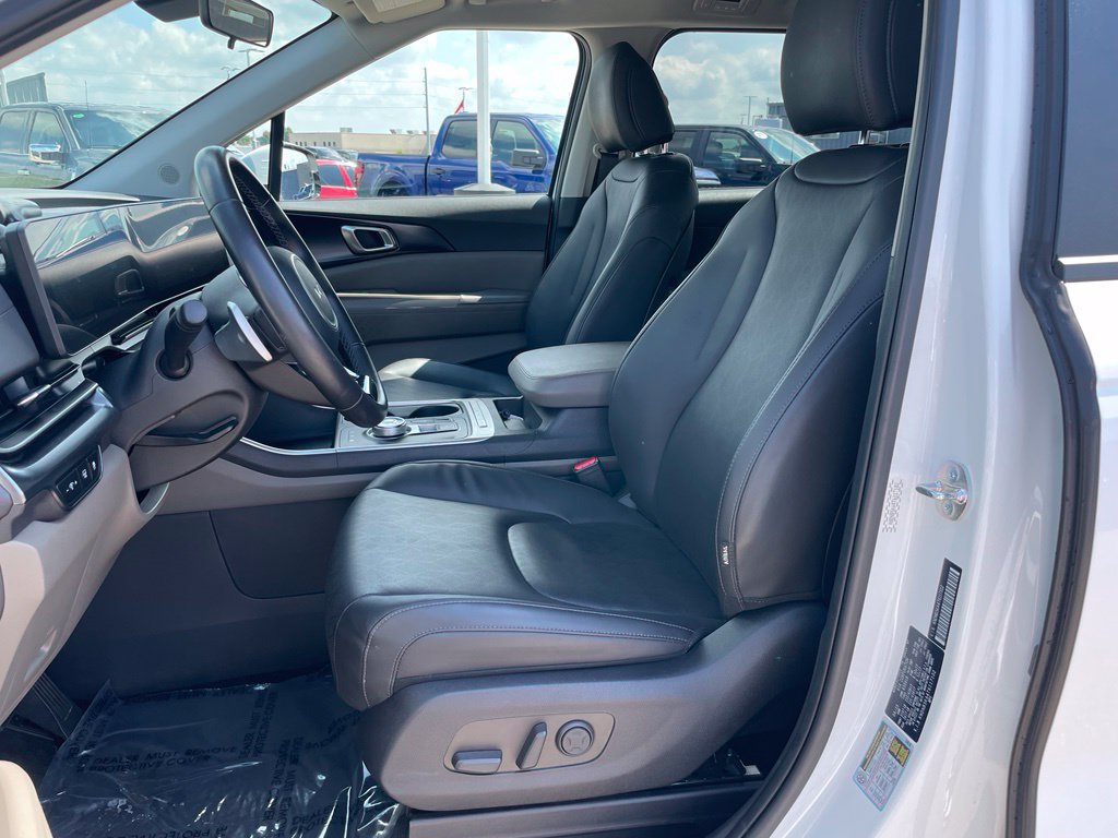 Used 2026 Kia Carnival LXS FWD image 7