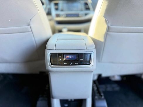 Used 2017 Toyota Highlander XLE w/ Carpet Mat Package AWD/4WD image 25