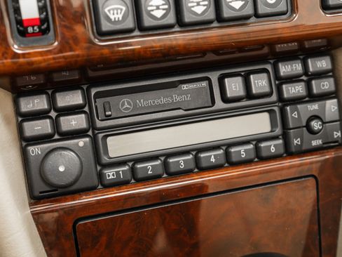 Used 1995 Mercedes-Benz E 320 Convertible image 19