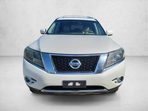Used 2015 Nissan Pathfinder Platinum w/ Family Entertainment Package FWD image 2