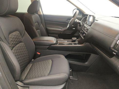 Used 2023 Nissan Pathfinder S image 21