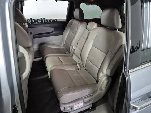 Used 2016 Honda Odyssey Touring Elite image 23