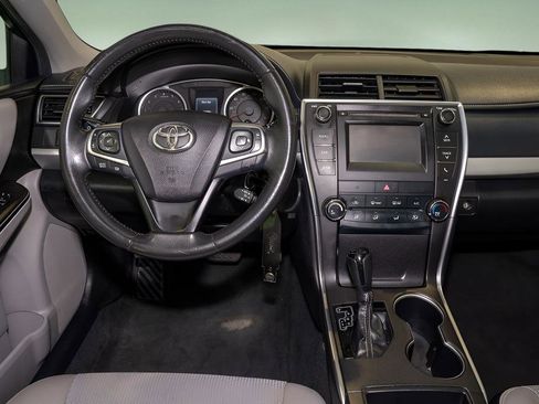 Used 2016 Toyota Camry SE image 2