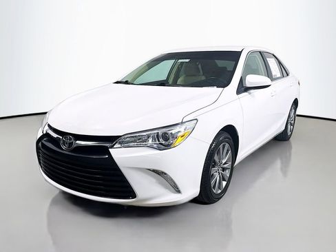 Used 2015 Toyota Camry XLE image 3