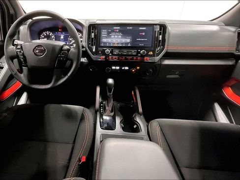 Used 2025 Nissan Frontier PRO-4X image 18