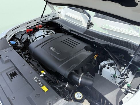 Used 2023 Land Rover Defender 90 S image 16