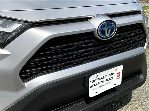 Used 2022 Toyota RAV4 XLE AWD/4WD image 30