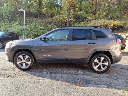 Certified 2022 Jeep Cherokee Limited image 4