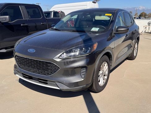 Used 2020 Ford Escape SE FWD image 3