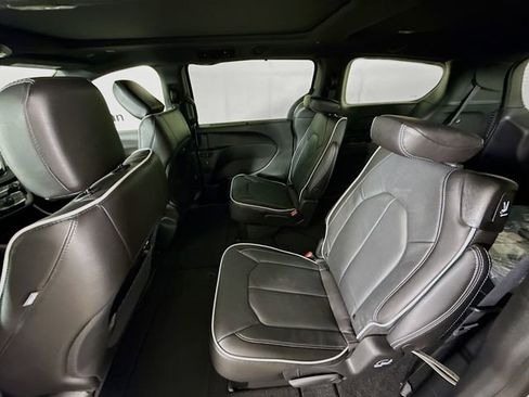 New 2026 Chrysler Pacifica Limited FWD image 23