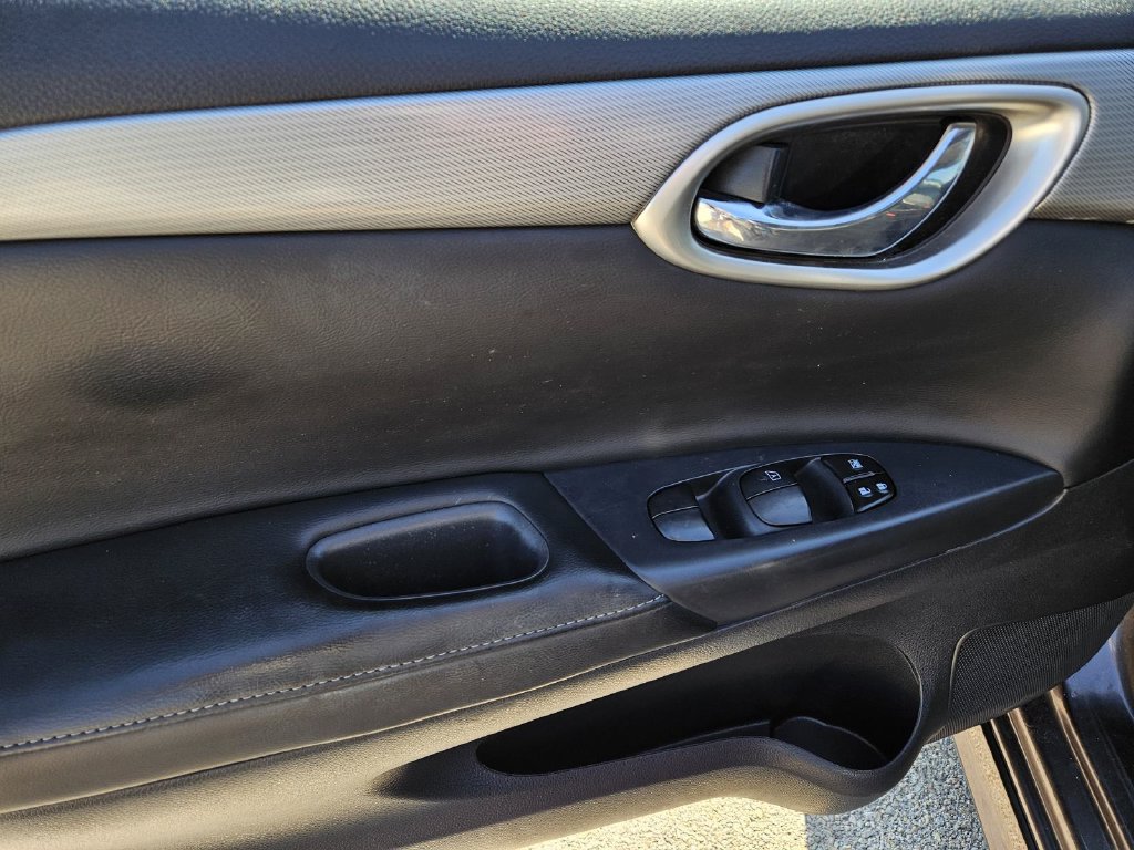 Used 2015 Nissan Sentra SR w/ SR Premium Package FWD image 15