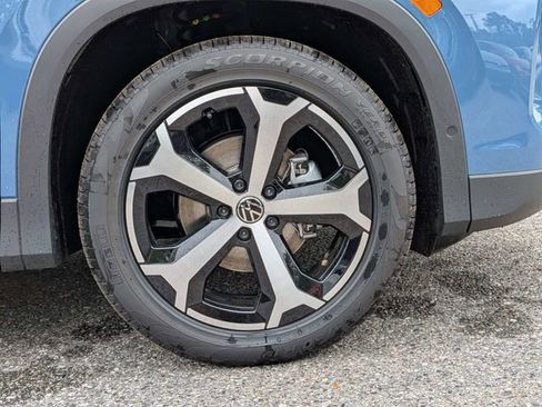New 2026 Volkswagen Tiguan SE FWD image 11