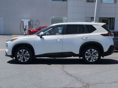 Used 2023 Nissan Rogue SV AWD/4WD image 3