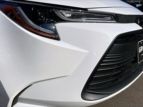 Used 2025 Toyota Corolla LE image 29