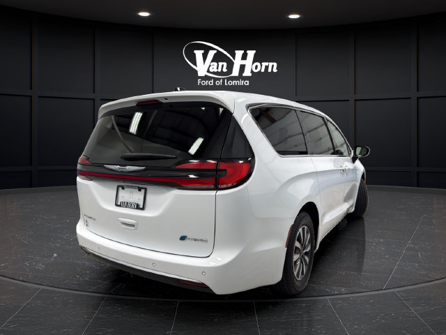 Used 2024 Chrysler Pacifica Limited FWD image 7