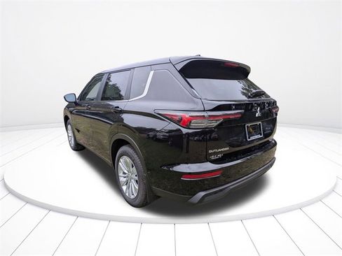 New 2025 Mitsubishi Outlander ES image 6