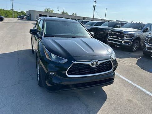 Used 2023 Toyota Highlander LE FWD image 25