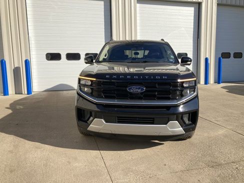 Used 2025 Ford Expedition Max Platinum w/ Platinum Ultimate Package image 3