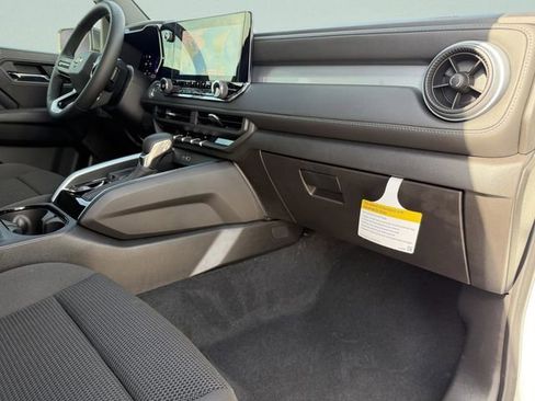 New 2025 Chevrolet Colorado LT RWD image 11