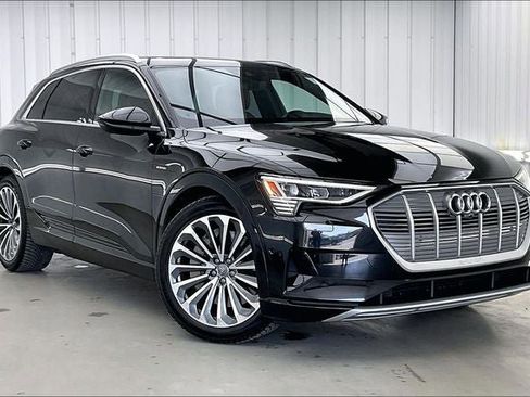 Used 2019 Audi e-tron Prestige w/ Prestige Package image 35