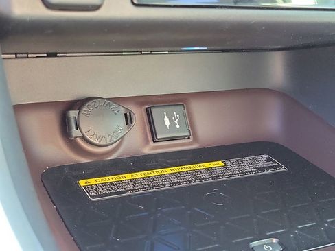 Used 2019 Toyota RAV4 Limited image 29