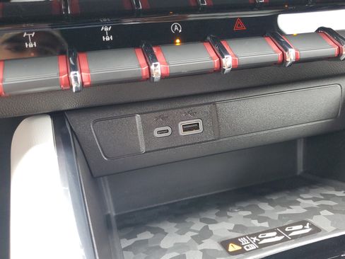 Used 2024 GMC Canyon AT4X image 21