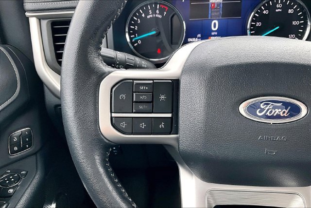 Used 2024 Ford Expedition XLT AWD/4WD image 18