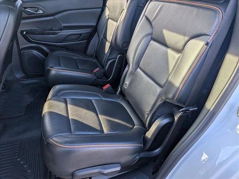 Used 2022 GMC Acadia AT4 w/ Technology Package image 19
