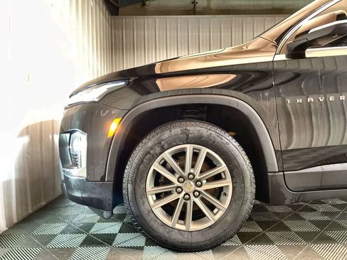 Used 2023 Chevrolet Traverse LT w/ Rear Camera Mirror Package image 31