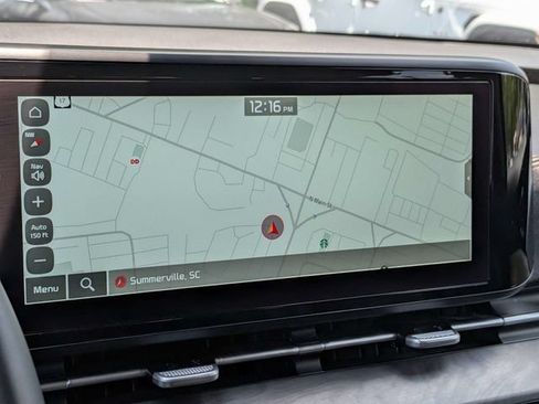 Used 2023 Kia Carnival EX FWD image 25