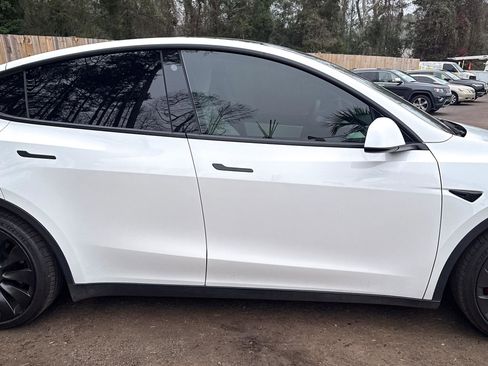 Used 2022 Tesla Model Y Performance image 16