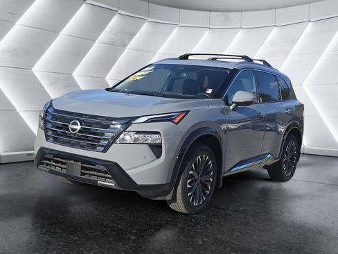 Used 2025 Nissan Rogue Platinum w/ Platinum Premium Package image 6