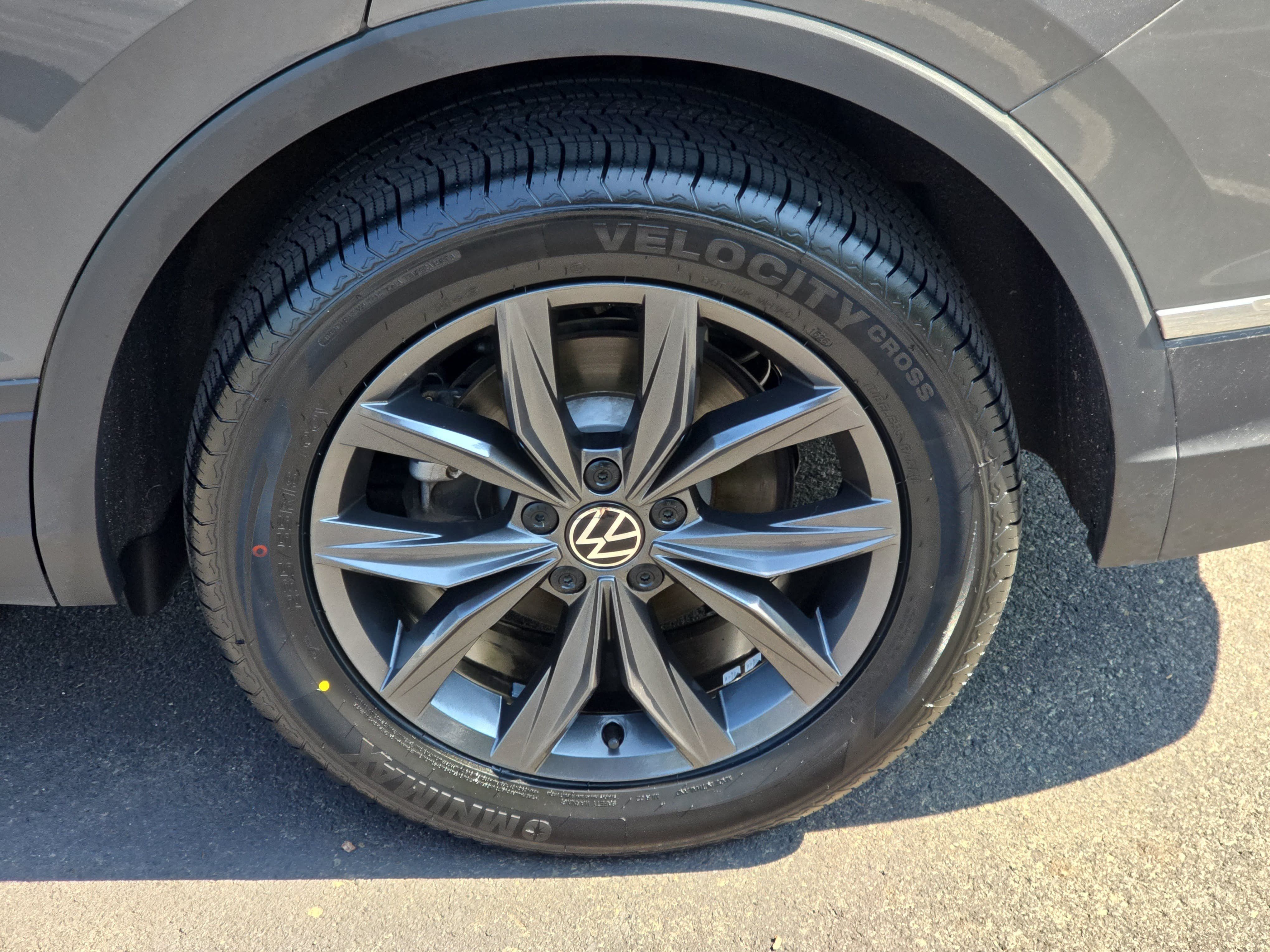 Certified 2024 Volkswagen Tiguan SE FWD image 35