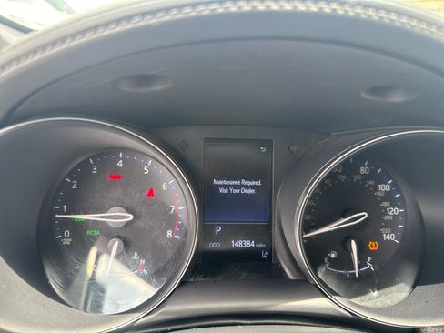 Used 2019 Toyota C-HR XLE FWD image 15