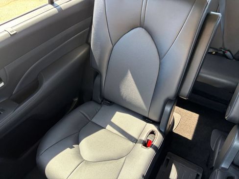 Used 2025 Toyota Grand Highlander FWD image 41