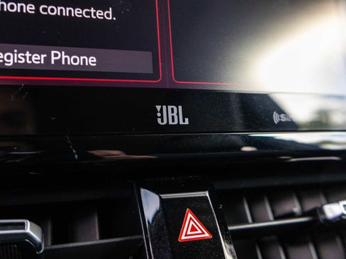 Certified 2022 Toyota Corolla Cross XLE image 34