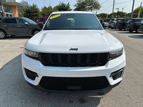 Used 2024 Jeep Grand Cherokee Altitude AWD/4WD image 3