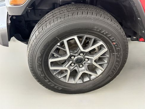 Used 2025 Jeep Wrangler Sahara image 11