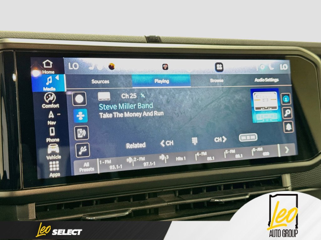 Used 2024 Jeep Gladiator Rubicon w/ Technology Group AWD/4WD image 18