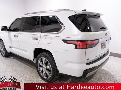 Used 2024 Toyota Sequoia Capstone AWD/4WD image 3