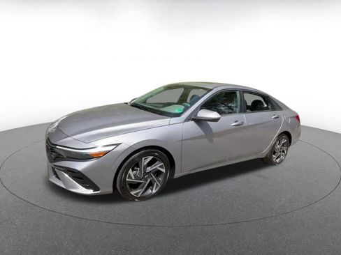 Used 2025 Hyundai Elantra SEL FWD image 7