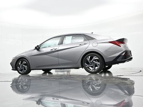 Used 2024 Hyundai Elantra Limited FWD image 30