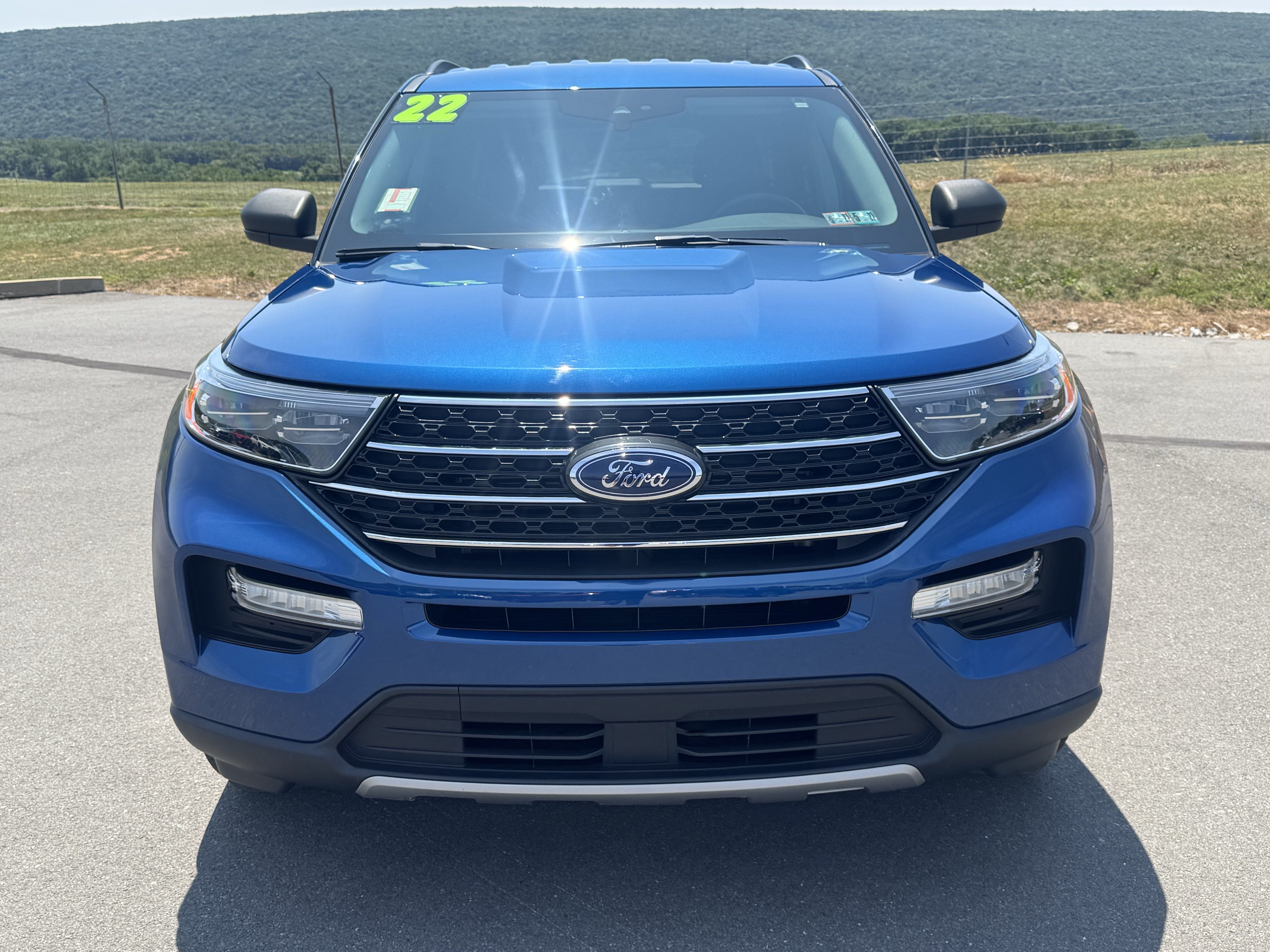 Used 2022 Ford Explorer XLT w/ Equipment Group 202A AWD/4WD image 9