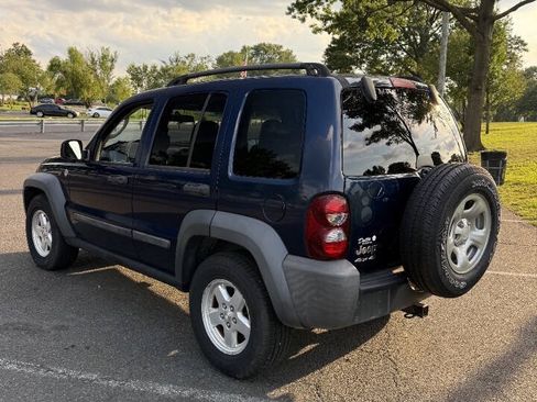 Used 2007 Jeep Liberty Sport AWD/4WD image 7