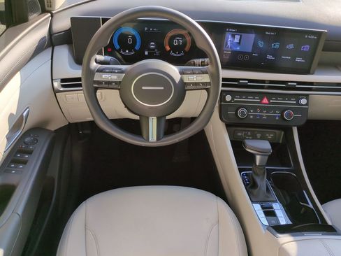 Certified 2025 Hyundai Tucson SE image 15