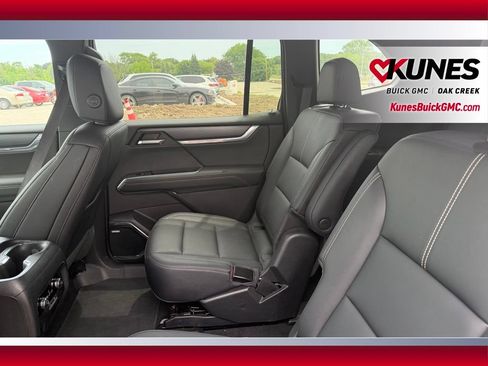 Used 2024 GMC Acadia Elevation AWD/4WD image 8