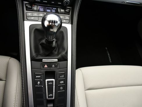Certified 2024 Porsche 718 Boxster RWD image 26