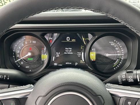 Certified 2025 Jeep Wrangler Unlimited Sahara AWD/4WD image 13